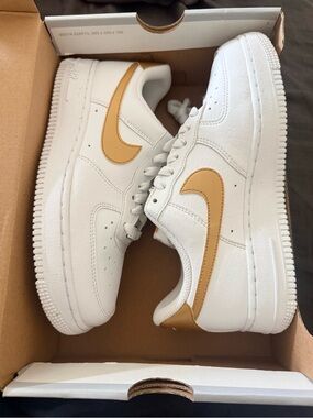 Nike Air Force 1 NEW White and Gold